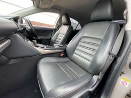 Lexus Is 2.5 IS 300h Advance CVT 4dr 64