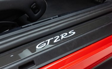 Porsche 911 GT2 RS Weissach (991) 34