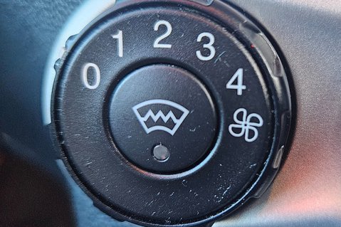 Ford Fiesta ZETEC 16V.. AUTOMATIC.. 13 SERVICES.. 1 PREVIOUS OWNER.. AIR CONDITIONING.. 7