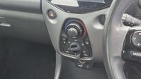 Toyota Aygo 1.0 VVT-i x-play Hatchback 5dr Petrol x-shift Euro 6 (Safety Sense) (71 ps) 36