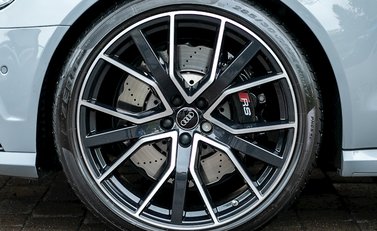 Audi RS6 Avant Performance 10