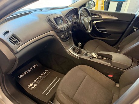 Vauxhall Insignia 2.0 CDTi ecoFLEX Design Euro 5 (s/s) 5dr 9
