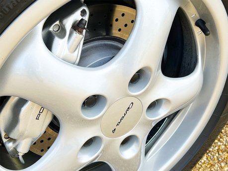 Porsche 911 CARRERA 4 37