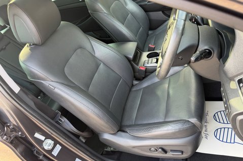 Hyundai TUCSON CRDI PREMIUM SE - 2 OWNERS - 10 HYUNDAI SERVICES  36