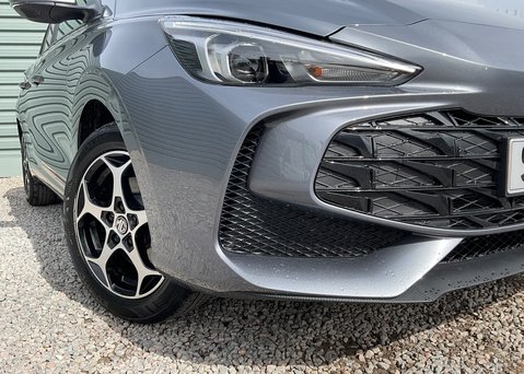 MG MG3 1.5 HYBRID+ TROPHY 2