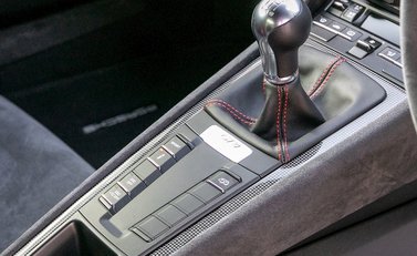 Porsche Cayman GT4 17