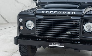 Land Rover Defender 90 XS 28