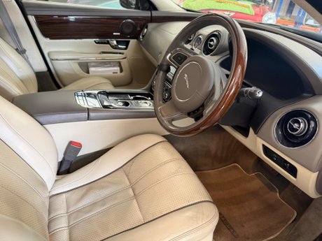 Jaguar XJ 3.0d V6 Portfolio Auto Euro 5 4dr 11