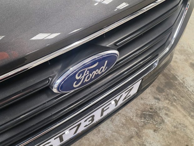Ford Transit Custom 300 L2 DIESEL FWD 2.0 Eco Blue 170ps Low Roof Limited Van 5