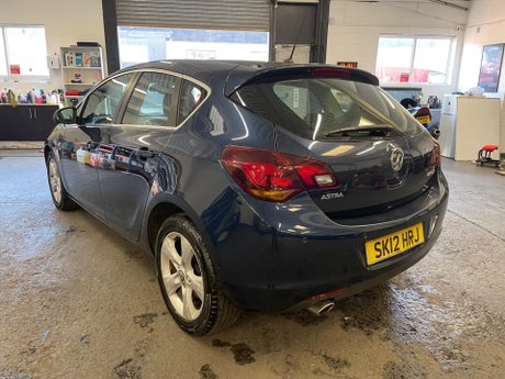 Vauxhall Astra 2.0 CDTi SRi Auto Euro 5 5dr 4