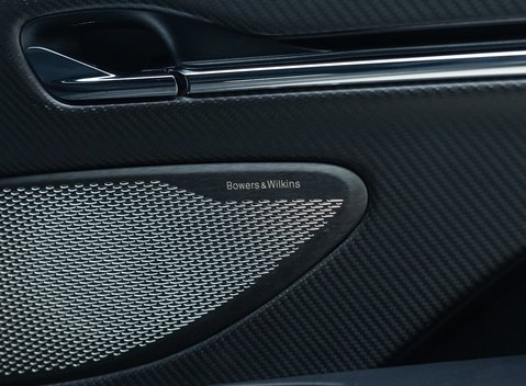 Aston Martin DB12 V8 23