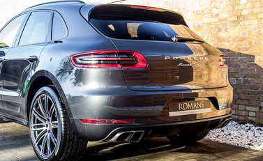 Porsche Macan Turbo 31