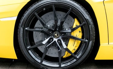 Lamborghini Aventador LP700-4 12