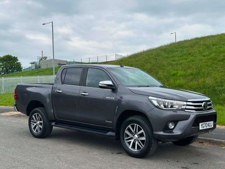 Toyota Hilux 2.4 HI-Luxury Invincible D-4D 4WD Double Cab Auto 4WD 5dr