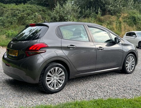 Peugeot 208 1.2 208 Signature S/S 5dr 5
