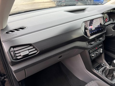 Volkswagen T-Cross SE TSI 22