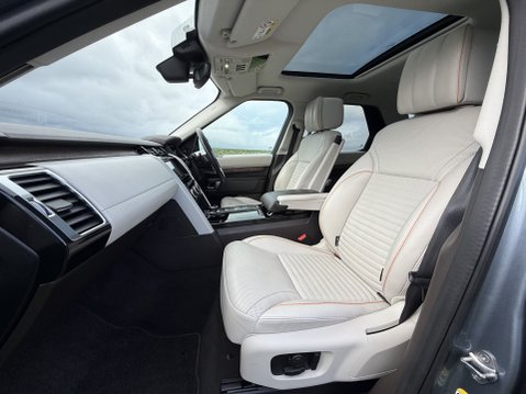 Land Rover Discovery SDV6 HSE LUXURY 46