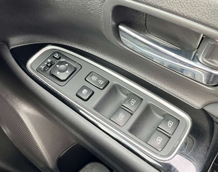 Mitsubishi Outlander 2.4 Outlander Dynamic PHEV CVT 4WD 5dr 70