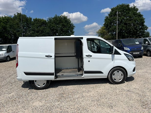 Ford Transit Custom AUTO SWB L1H1 Low Roof Trend Air Con Sensors Tow Bar EURO 6 NO VAT 9