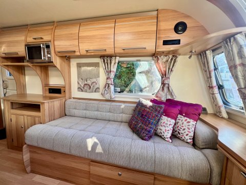 Bailey Pegasus Genoa GT65  14