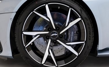 Aston Martin DBS Superleggera 8