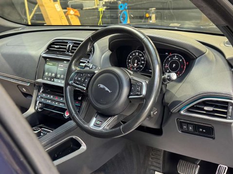 Jaguar F-Pace 2.0 F-Pace R-Sport AWD D Auto 4WD 5dr 69