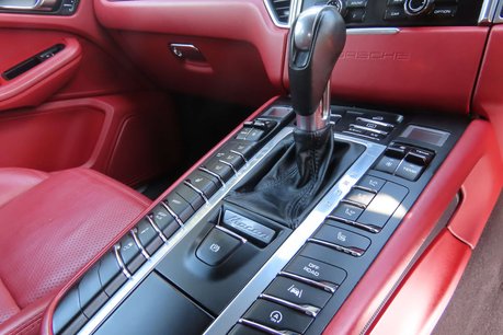 Porsche Macan 3.0 TD V6 S SUV 5dr Diesel PDK 4WD Euro 6 (s/s) (258 ps) 12