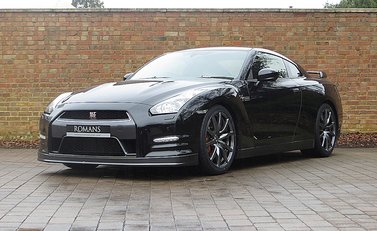 Nissan GT-R Premium Edition 15