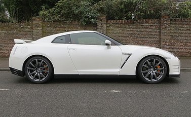 Nissan GT-R Premium Edition 3