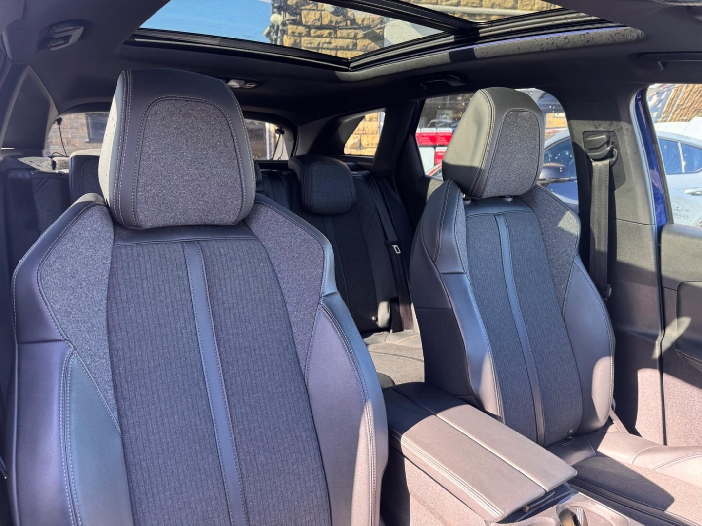 2019 Peugeot 3008 — image 12
