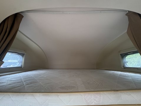 Bessacarr E 5 Berth | 4 Belts | Dinette | Rear Kitchen| Side Bathroom | Vanlux 10