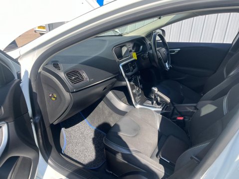Volvo V40 2.0 T2 GPF Momentum Nav Plus Euro 6 (s/s) 5dr 35