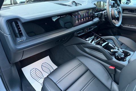 Porsche Cayenne V6 S E-HYBRID BLACK EDITION - PANORAMIC ROOF - AS NEW CONDITION 23