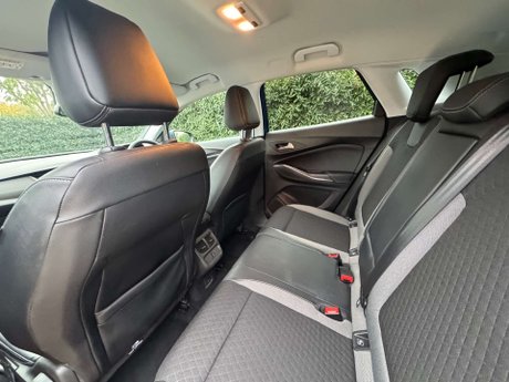 Vauxhall Grandland X 1.2 Grandland X Sport Nav T S/S Auto 5dr 37