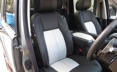 Land Rover Discovery SDV6 HSE Luxury 11