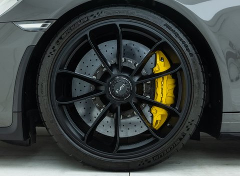 Porsche 911 GT3 (991.2) 22