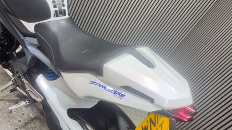 Triumph Street Triple 2014 27K NEW MOT SERVICED SCORPION EXHAUST NAKED 675CC TRIPLE 13