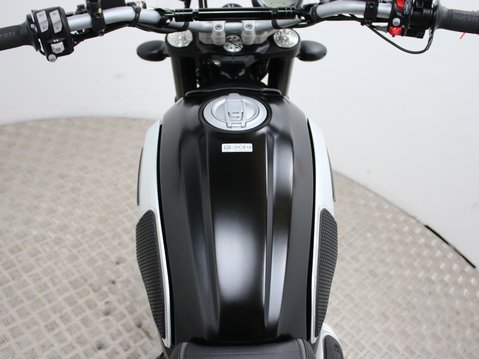 Ducati Scrambler 800 SCRAMBLER ICON DARK 14