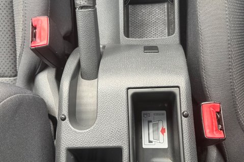 Volkswagen Golf BLUEMOTION MATCH TDI -DEMO +1 OWNER -19 SERVICES -£35 ROAD TAX -SUNROOF 44