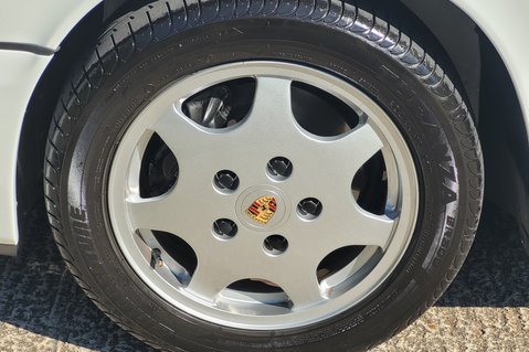 Porsche 911 CARRERA 2 23
