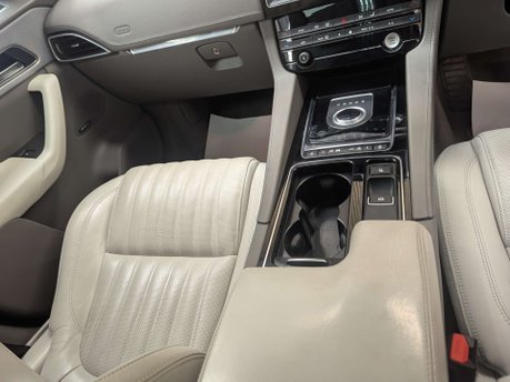 Jaguar F-Pace 2.0 F-PACE Portfolio AWD Auto 4WD 5dr 57