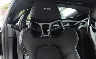 Porsche 718 Cayman GT4 13
