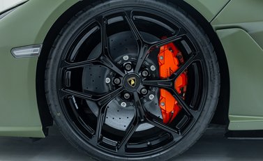 Lamborghini Revuelto 32