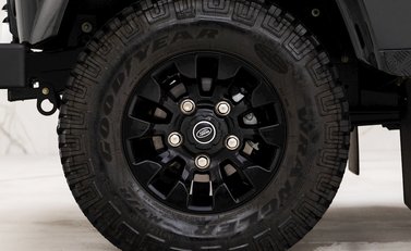 Land Rover Defender 110 XS 8