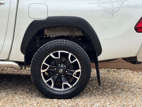 Toyota Hilux 2.4 HI-Luxury Invincible X D-4D 4WD Double Cab Auto 4WD 5dr 17