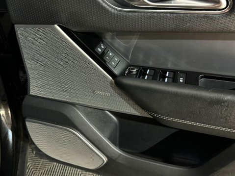 Land Rover Range Rover Velar R-DYNAMIC SE 21