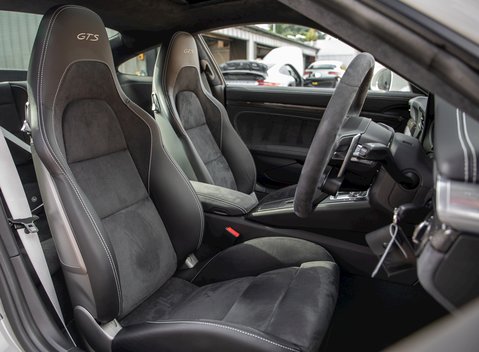 Porsche 911 (991.2) Carrera GTS 12