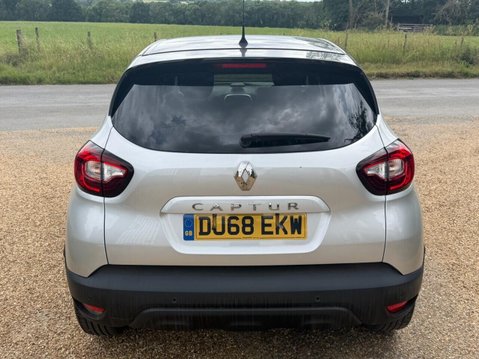 Renault Captur 0.9 TCe ENERGY Iconic SUV 5dr Petrol Manual Euro 6 (s/s) (90 ps) 28