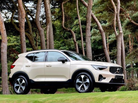 Volvo XC40 B4 PLUS 1