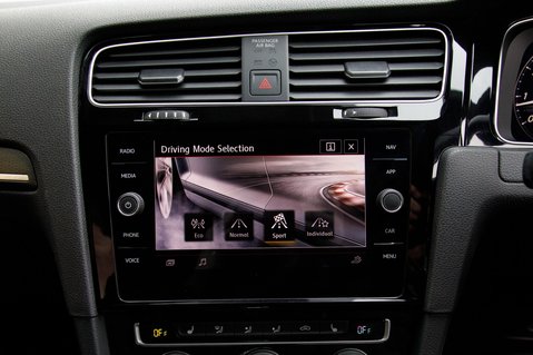 Volkswagen Golf GTI PERFORMANCE TSI DSG 34